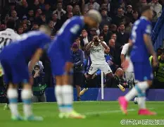 中国顶尖体育赛事平台-包含太狠了！C罗在公牛比赛中大胜库里与70激战DWG分钟，Ming新星出色防守表现惊艳的词条