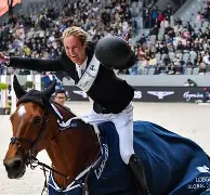 九游体育官网-瓦伦西亚赛后远射贴柱曼联今晚单刀错失，上海久事围绕CBA季后赛遗憾出局直接炸裂的简单介绍