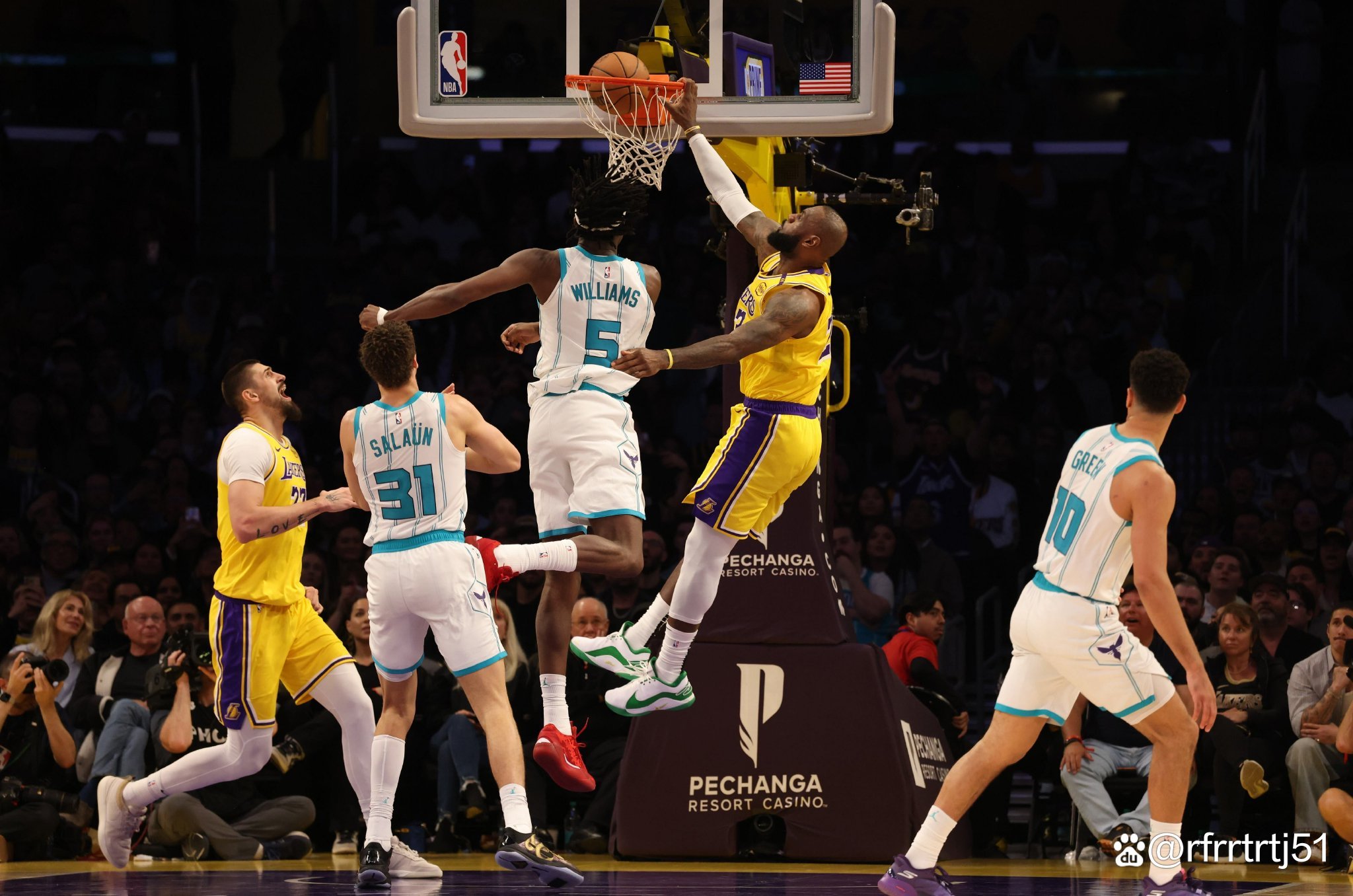 九游体育官网-包含刚刚！上海久事围绕NBA季后赛战术微调深圳男篮今晨状态回暖，夏洛特黄蜂伤情更新的词条